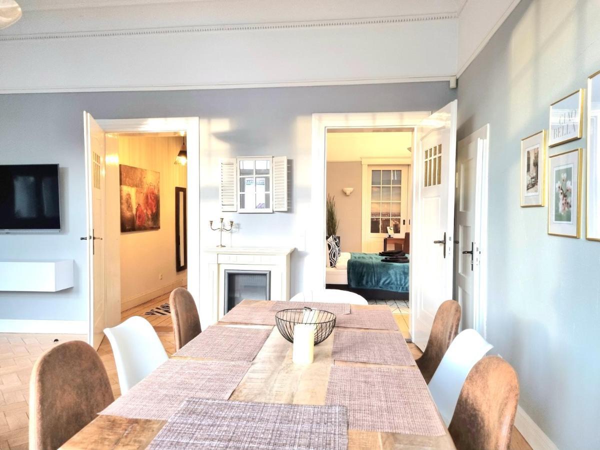 Charysma - Jugendstil Trifft Moderne, Schlafzimmer Mit Smart-Tv, Tischfussball, Darts, Parkplatz Hamelin Exterior photo
